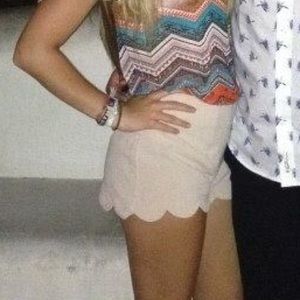 Flower petal beige shorts